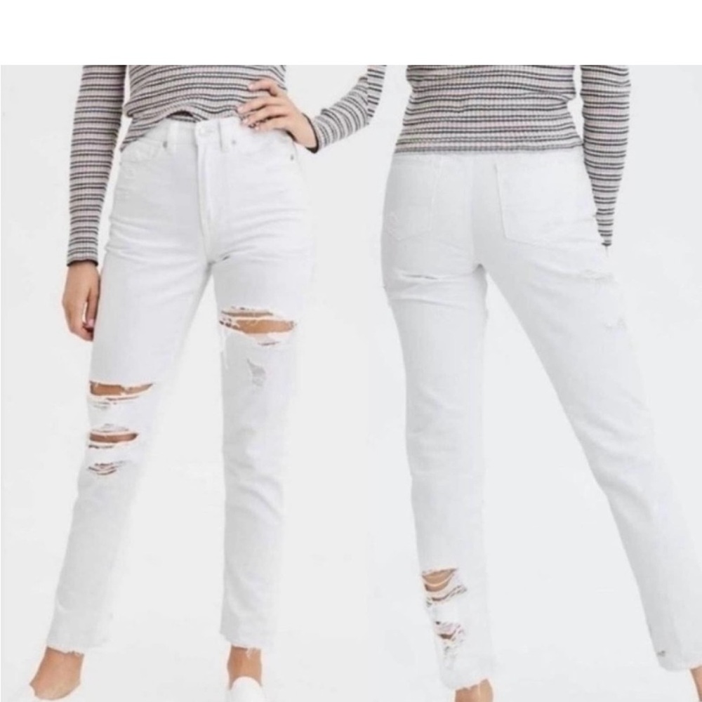 American Eagles Distressed White Mom Jeans Size 8 Short